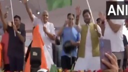 Delhi: Jagdeep Dhankhar, Union Ministers Gajendra Singh Shekhawat, Kiren Rijiju & others flag off 'Har Ghar Tiranga' bike rally